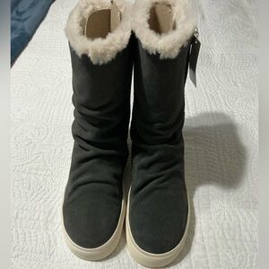 NEW TAOS women's cozy chic boot in dark grey suede 7.5